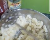 A picture of step 1 of Chicken & potato cheese balls.