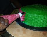 A picture of step 1 of Basket wave cake decoration.