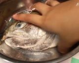Foto langkah ke 1 dari resep Sup Kepala Salmon.