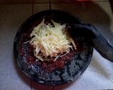 Foto langkah ke 2 dari resep Sambal Mangga Muda Jadul.
