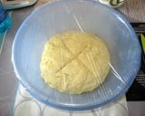 Foto del passaggio 1 della ricetta Focaccia con fiori di zucca mozzarella e acciughe