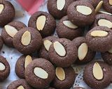 Foto langkah ke 5 dari resep Chocolate Almond Cookies.