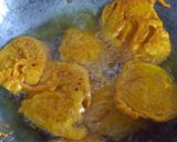 A picture of step 4 of Aloo pakoda.