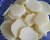 Foto del paso 1 de la receta: Huevos con patatas especiadas