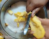 आम पापड़(aam papad recipe in hindi) रेसिपी चरण 2 फोटो