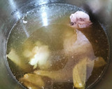 Foto del paso 5 de la receta: Caldo de pollo y verduras en olla rápida