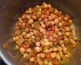 Foto del paso 3 de la receta: Sopa de espinacas y garbanzos con cúrcuma