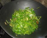 Foto langkah ke 5 dari resep Cah Kangkung Saus Tiram.