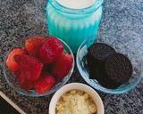 A picture of step 2 of 🍓 Oreo strawberry shake 🍓.