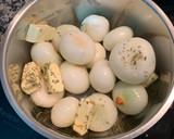 Foto del paso 1 de la receta: Cebollas francesas caramelizadas con vino y miel de guarnición