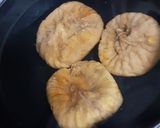 A picture of step 1 of Dried Fig smoothie.