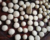 A picture of step 7 of Coconut & Milk Sweet Ball.