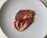 Une image de l'étape 1 de Tonkatsu (porc pané à la japonaise).