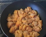 Foto del paso 2 de la receta: Pollo con pasas al Moscatel