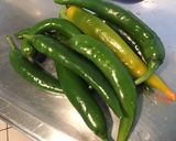 Une image de l'étape 1 de Piments verts au citron confit,romarin et huile de truffe.