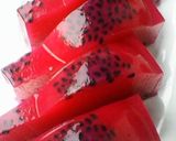 Foto langkah ke 6 dari resep Puding susu buah naga.
