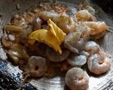 Foto langkah ke 2 dari resep Udang Mentega Praktis.