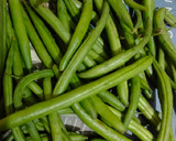 फ्रेंच बीन्स आलू की सब्जी (french beans aloo ki sabzi recipe in Hindi) रेसिपी चरण 1 फोटो