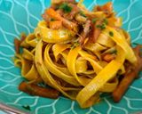 Foto del passaggio 3 della ricetta Tagliatelle curcuma e prezzemolo, homemade alla zucca