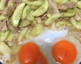 รูปขั้นตอนการทำที่ 3 ของ แตงกวาผัดไข่