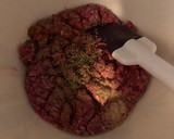 Foto del paso 1 de la receta: Hamburguesas de ternera caseras con aros de cebolla