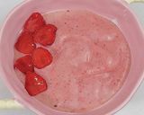 Foto langkah ke 2 dari resep Banana Berry Smoothie Bowl 🥣.