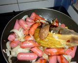 Foto langkah ke 4 dari resep Sosis Saos Tiram Manis.