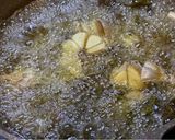 Foto langkah ke 2 dari resep Daging sapi goreng bawang putih.