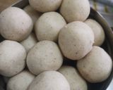 A picture of step 6 of Daraba ladoo.