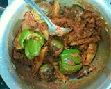 A picture of step 1 of Vangi shimla mirch masala bhaji.