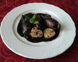 Foto del paso 15 de la receta Calamares relleno de gambas, jamón y verduras en su tinta