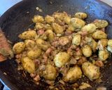A picture of step 5 of Gnocchi with green pesto and pancetta 🇮🇹 🍝.