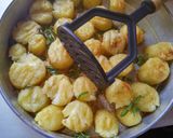 A picture of step 6 of Crunchy roast potatoes.