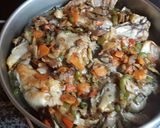 Foto del paso 8 de la receta: Conejo guisado con salsa de setas llanegas y verduras