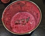 A picture of step 3 of Strawberry Lassi 🍓.