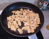 Foto del passaggio 4 della ricetta Pollo alle mandorle