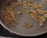 Foto del paso 3 de la receta: Merluza a la sidra con almejas y patatas