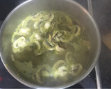 Foto del paso 3 de la receta: Sopa de espárragos, brócoli y champiñón (con chía y sésamo)