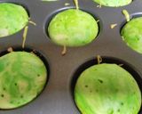 Foto langkah ke 5 dari resep Bolu pandan 1 telur tanpa mixer dan praktis.