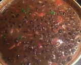 Foto del paso 2 de la receta: Frijoles negros con Chorizo Español
