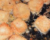 A picture of step 4 of Spicy potato dice.