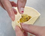 A picture of step 4 of Potli Samosa.