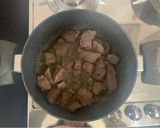Foto del passaggio 2 della ricetta Spezzatino di manzo e patate