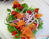 Foto del paso 3 de la receta: Ensalada de quinoa, rúcula y salmón