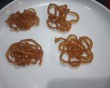 जलेबी (Jalebi recipe in hindi) रेसिपी चरण 11 फोटो