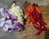 Foto langkah ke 1 dari resep Tumis Kangkung Saus Tiram.