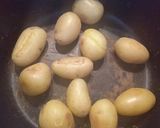 Foto del paso 1 de la receta: Besugo con patatas y mojo verde