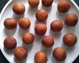 A picture of step 5 of Sooji gulab jamun.