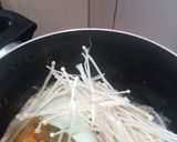 Foto langkah ke 5 dari resep Tumis Tahu Telur Enoki.