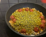 Foto del paso 2 de la receta: Guisantes, chistorra y huevo